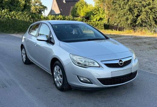 Opel Opel Astra 2010 1.4 essence 159000 km AC