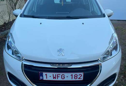 Peugeot 208 1.2i PureTech Signature S