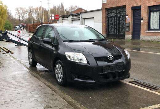 Toyota Auris 1.4i VVT-i Linea Luna