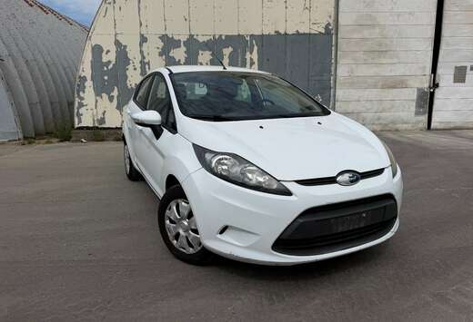 Ford 1.4i Titanium Automatique