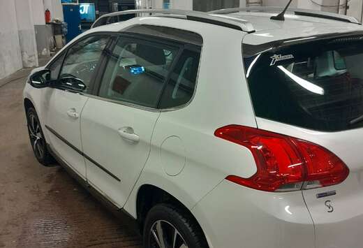 Peugeot 2008 1.2i PureTech Allure S