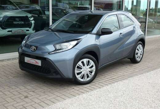 Toyota Benzine CVT AUTOMAAT X-play+Comfort pack +Park ...