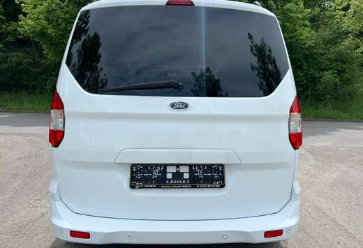 Ford Tourneo Courier 1.5 TDCi Titanium Navi