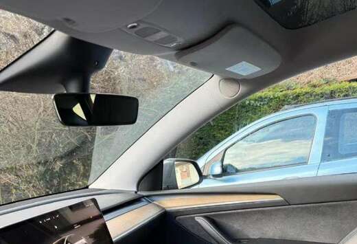 Tesla Model Y 52 kWh Standard Range RWD