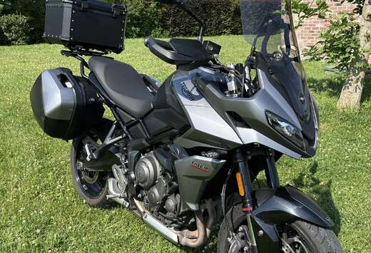 Triumph 660