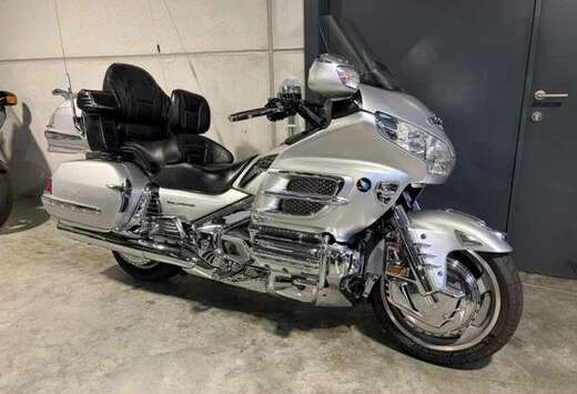 Honda Goldwing in prachtstaat vol chroom