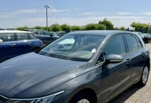 Volkswagen Golf 1.0 eTSI Life Business OPF DSG