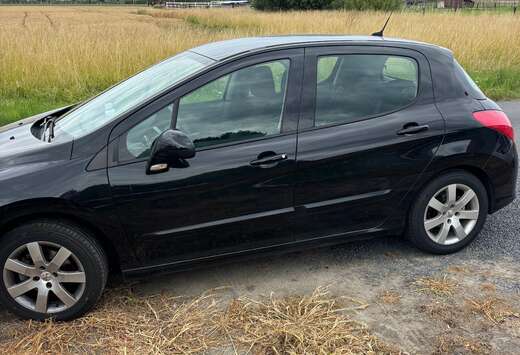 Peugeot 308 100 VTi Urban Move First Edition