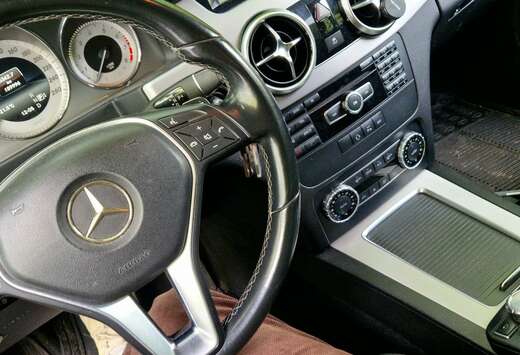 Mercedes-Benz GLK 250.  ESSENCE