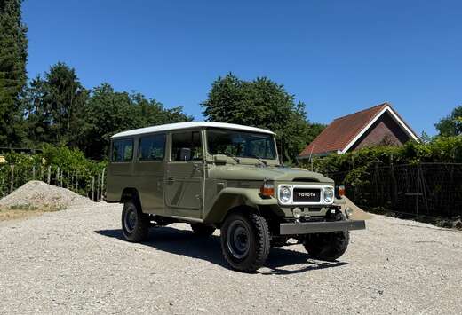 Toyota FJ 45 / fully restored / Airco / 11 seats / .. ...