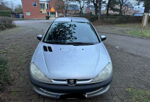 Peugeot 1.1i XT