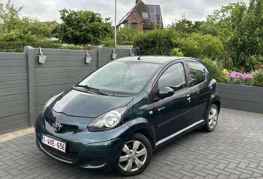 Toyota 1.0BENZINE AIRCO BELGISCHE WAGEN MET CARPASS