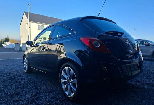Opel Corsa 1.2i Black Edition