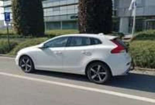 Volvo T4 R-design - Business sport - 190 CH