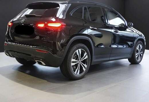 Mercedes-Benz GLA 180 7G-DCTStyle