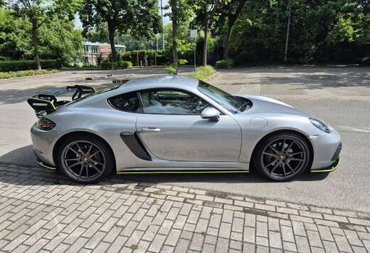 Porsche Sport Chrono/ 2.0 met laungecontrol en 370PK