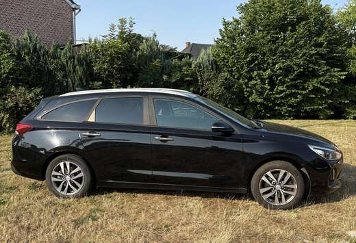 Hyundai Er is schade aan de achterkant van de wagen.