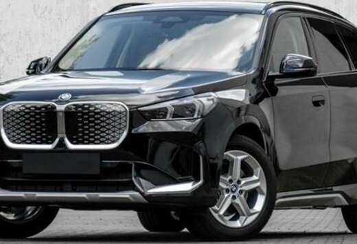 BMW iX1 66.5 kWh xDrive30
