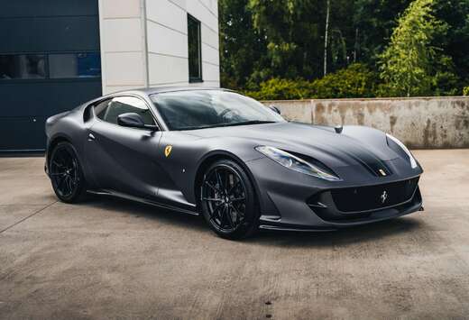Ferrari Superfast / Atelier / Carbon / Painted Stripi ...