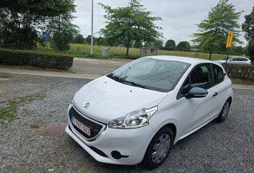 Peugeot 208 1.2i Style