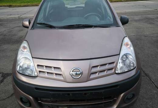 Nissan 1300 essence année 2007  140000 km