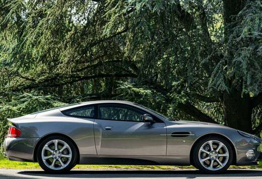 Aston Martin Vanquish V12