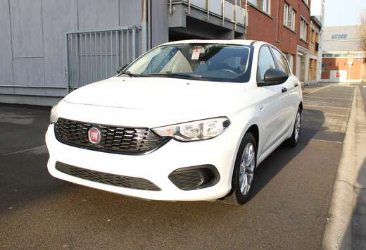 Fiat Tipo 1.4i Lounge // EURO 6 //
