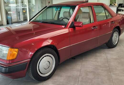 Mercedes-Benz E - NIEUWSTAAT, OLDTIMER - SCHUIFDAK, R ...