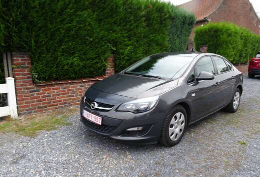 Opel Astra 1.4i Essentia