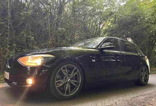 BMW 114i Checkered Flag