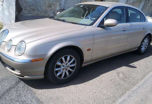 Jaguar 2.5i V6 24v Executive