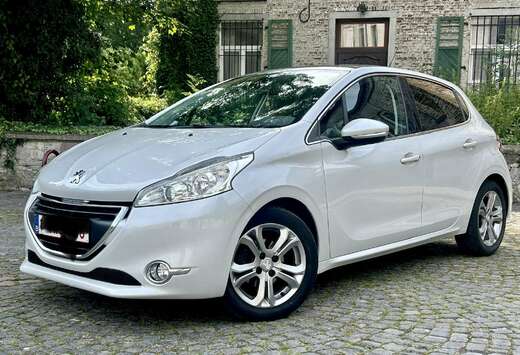 Peugeot 208 1.2i Allure