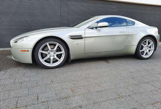Aston Martin 4.3 i  V8  handgeschakeld, eerste eigena ...