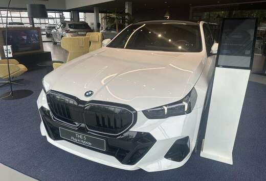 BMW e xDrive Touring - M Sport PRO