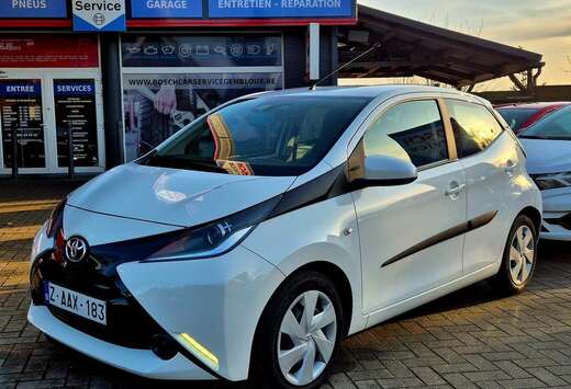 Toyota Aygo 1.0i VVT-i x-play AUTOMATIQUE