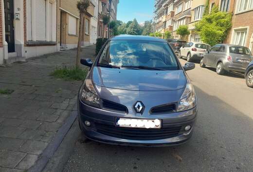 Renault Clio 1.2i TomTom Edition