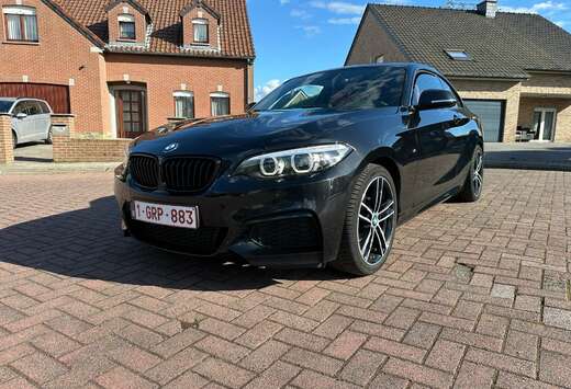 BMW serie 218i pack M 10/2018 premiere main
