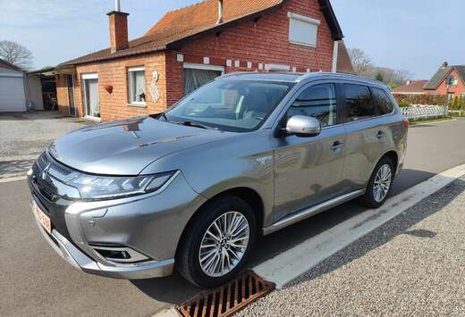 Mitsubishi Outlander 2.4i AWD PHEV Business SDA