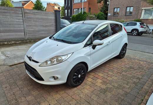 Ford Fiesta 1.25i Titanium, Garantie 12 mois