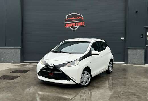 Toyota XPLAY AUTOMAAT CAMERA AIRCO BLUETOOTH