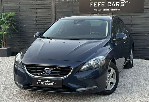 Volvo V40 1.6 D2 Momentum // Carnet D’entretien