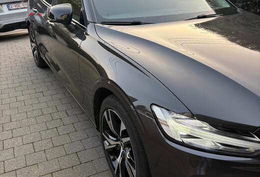 Volvo V60 2.0 B3 MHEV Ultimate Dark DCT