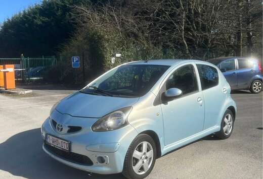 Toyota prete a immatriculer 0483012808