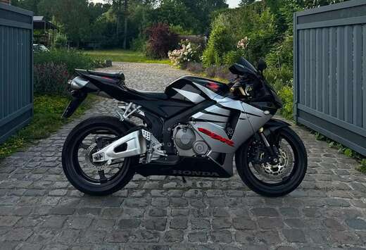 Honda RR *PC37* Topstaat! @AelbrechtMotors