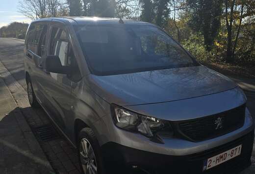 Peugeot utilitaire double cabie 5 places