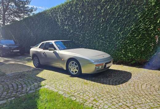 Porsche 944 Turbo (250pk)