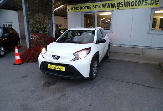 Toyota 1.0i 69cv blanche 01/23 31.739km Airco GPS Cam ...