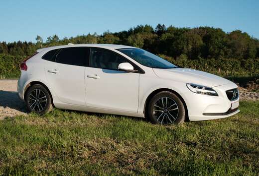 Volvo V40 2.0 T2 Black Edition GPF (EU6d-TEMP)