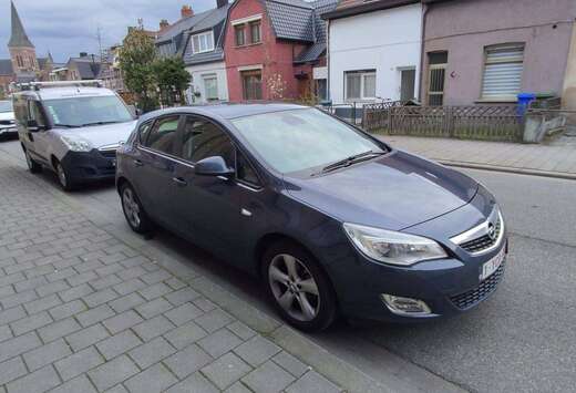 Opel Corsa 1.4i Black Edition