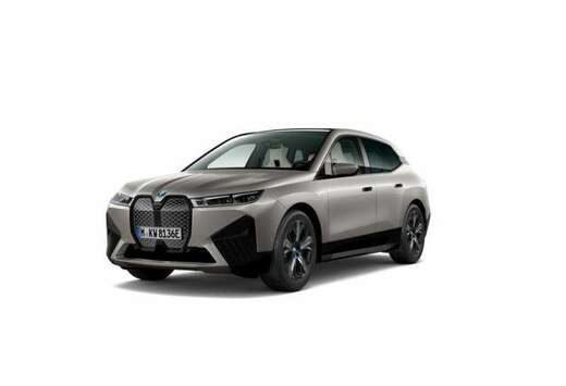 BMW xDrive50 Sport  TOWB  PANO